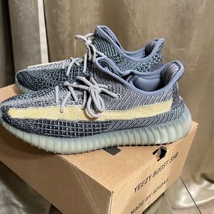 Yeezy 10m Ashblue (used)